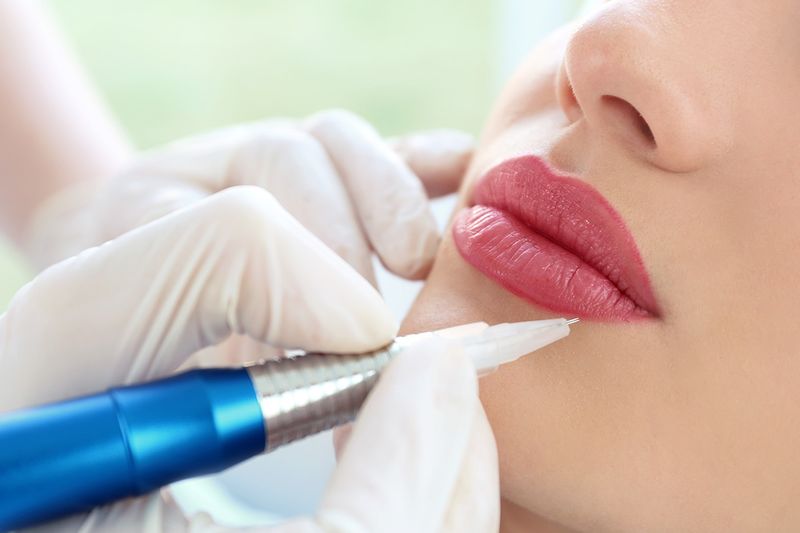 Перманентный макияж губ процедура